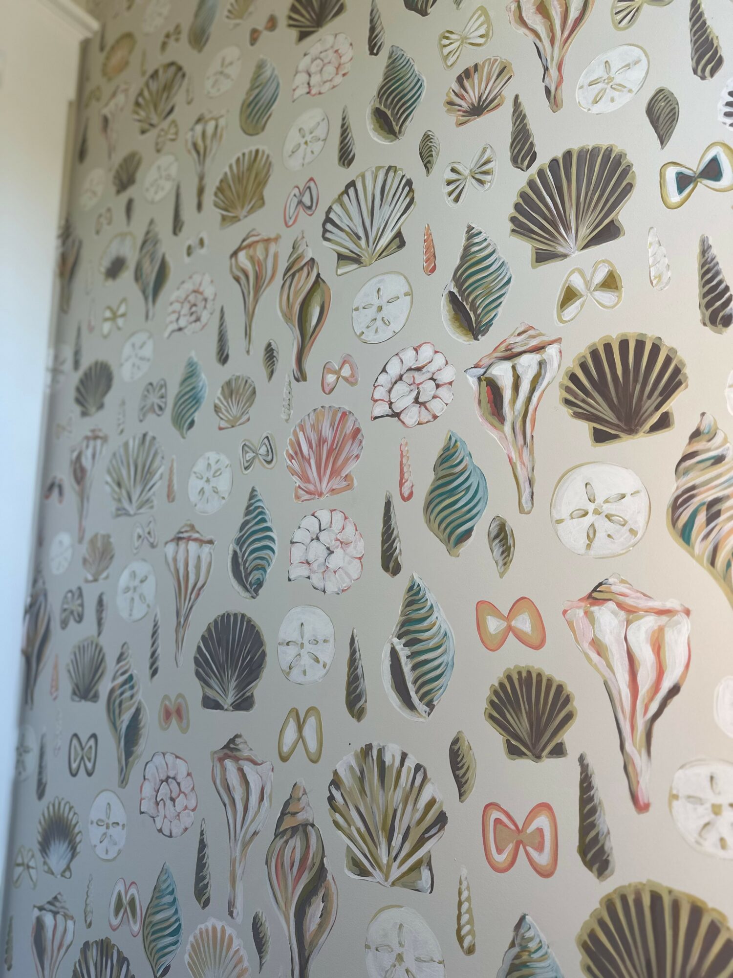 Decorative wallpaper with seashells, butterflies, and abstract shapes in various colors on a light background.